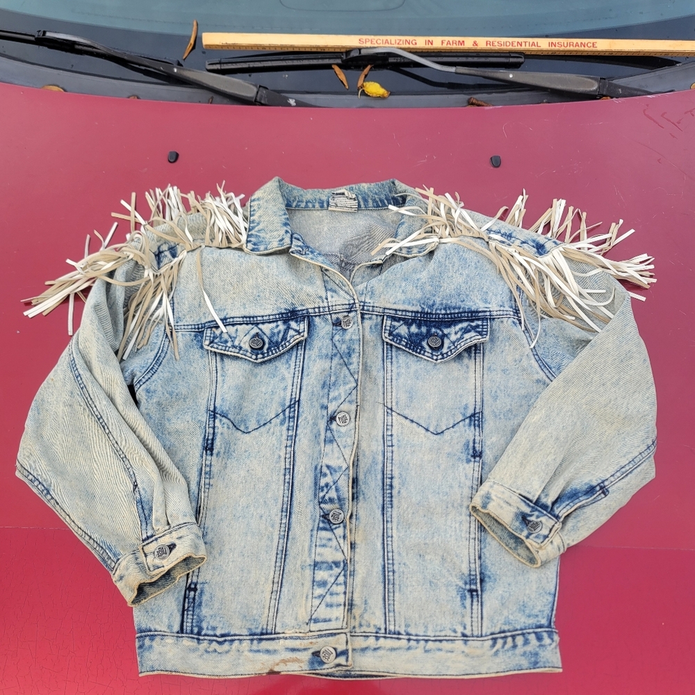 VTG  Acid Wash Denim Jacket Coat Women’s Medium Blue Light Fringe Western
